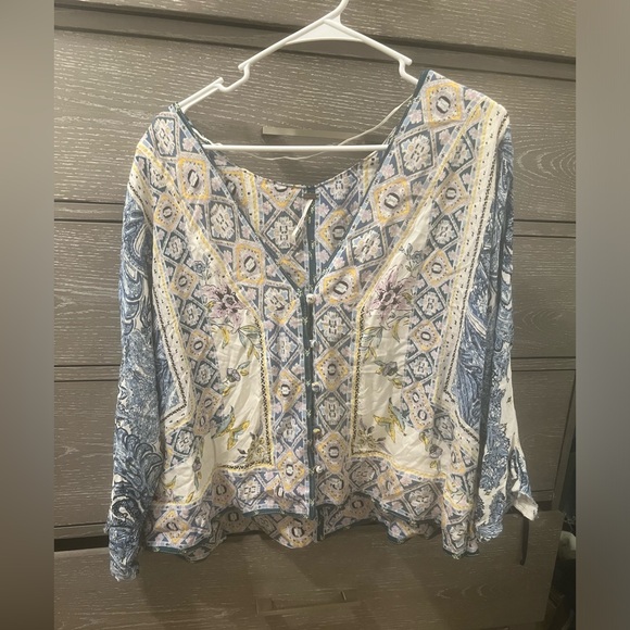 Free people catch me if you can v neck button front flowy blouse - Picture 2 of 5